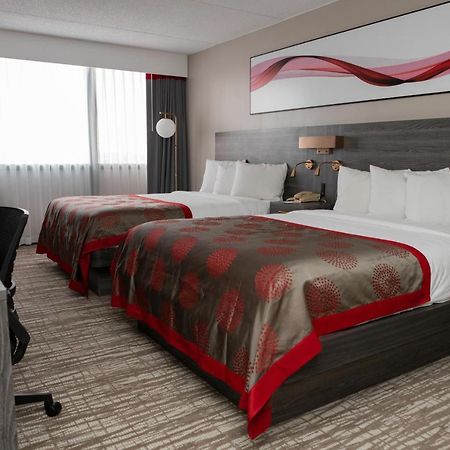 Hotel Ramada By Wyndham Cedar Rapids Extérieur photo