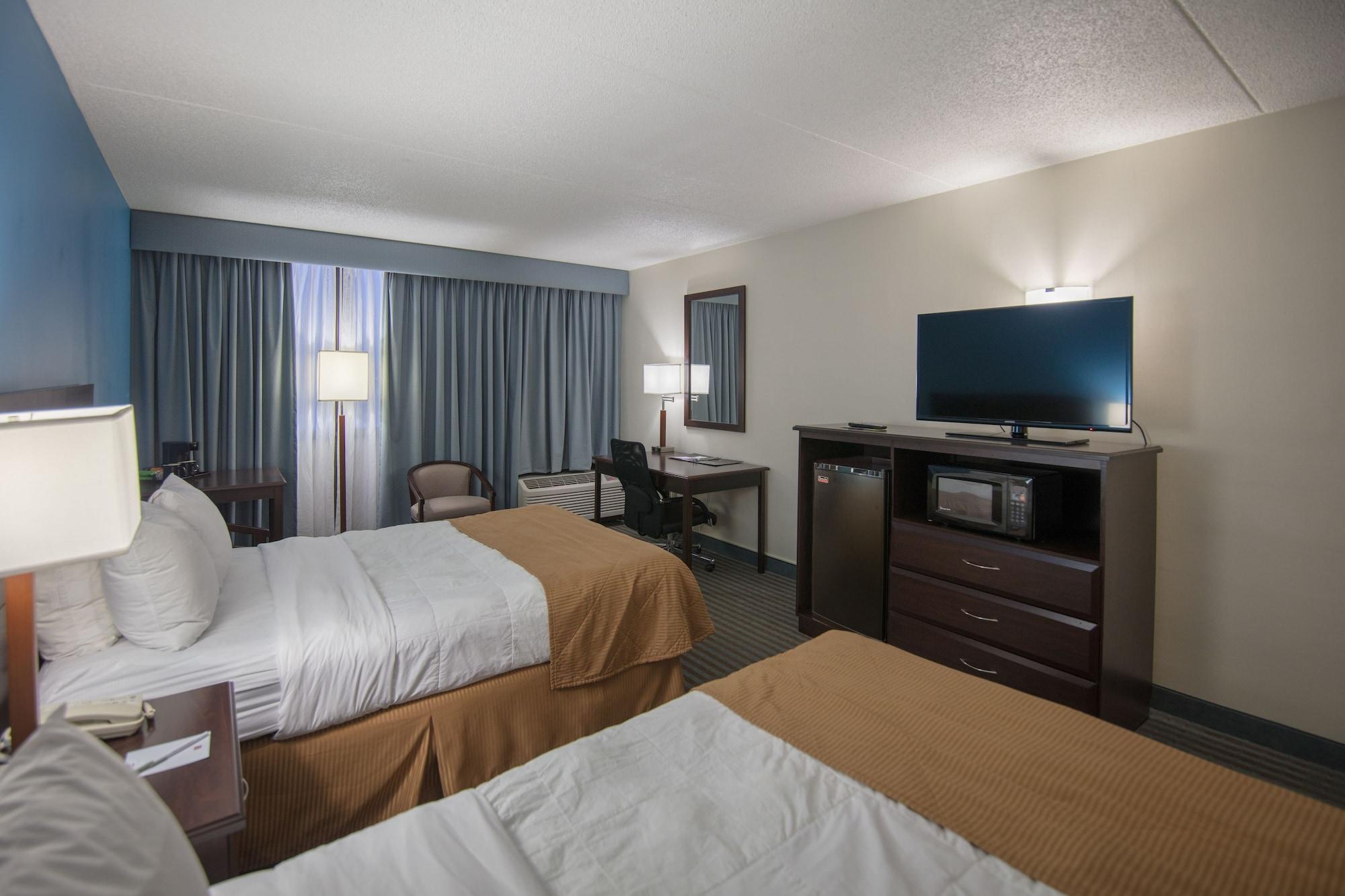 Hotel Ramada By Wyndham Cedar Rapids Extérieur photo