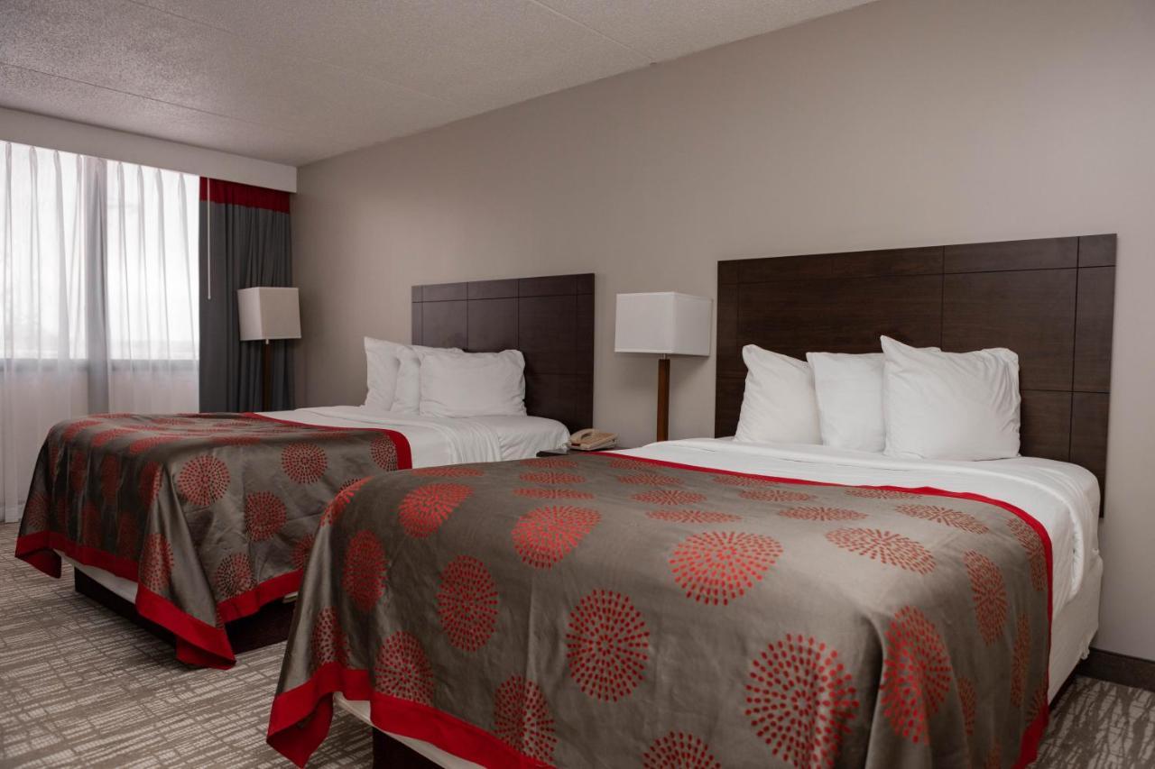 Hotel Ramada By Wyndham Cedar Rapids Extérieur photo