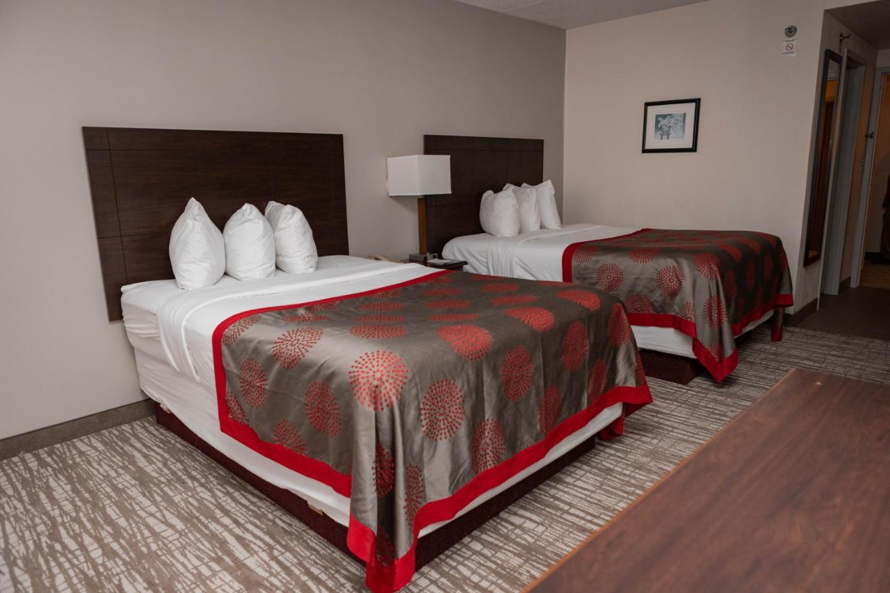 Hotel Ramada By Wyndham Cedar Rapids Extérieur photo