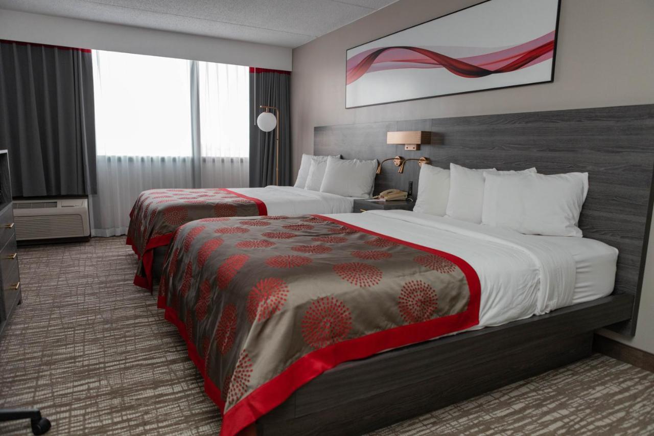 Hotel Ramada By Wyndham Cedar Rapids Extérieur photo