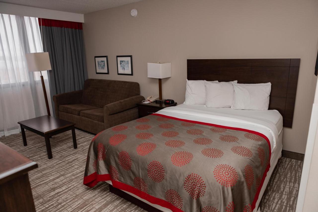 Hotel Ramada By Wyndham Cedar Rapids Extérieur photo