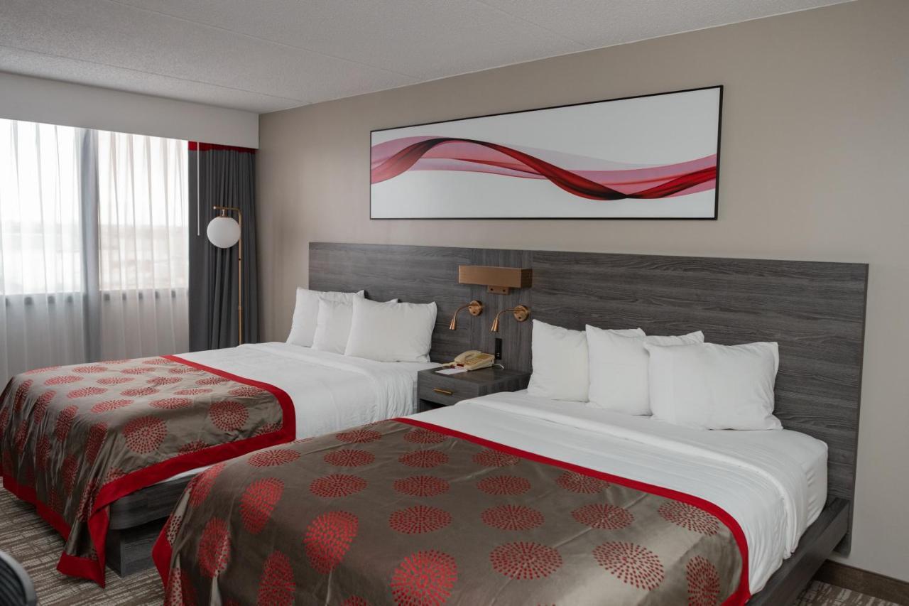 Hotel Ramada By Wyndham Cedar Rapids Extérieur photo