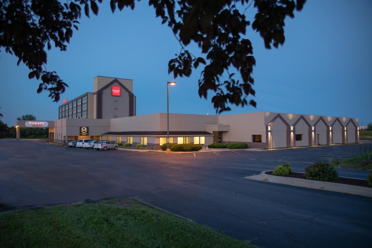 Hotel Ramada By Wyndham Cedar Rapids Extérieur photo